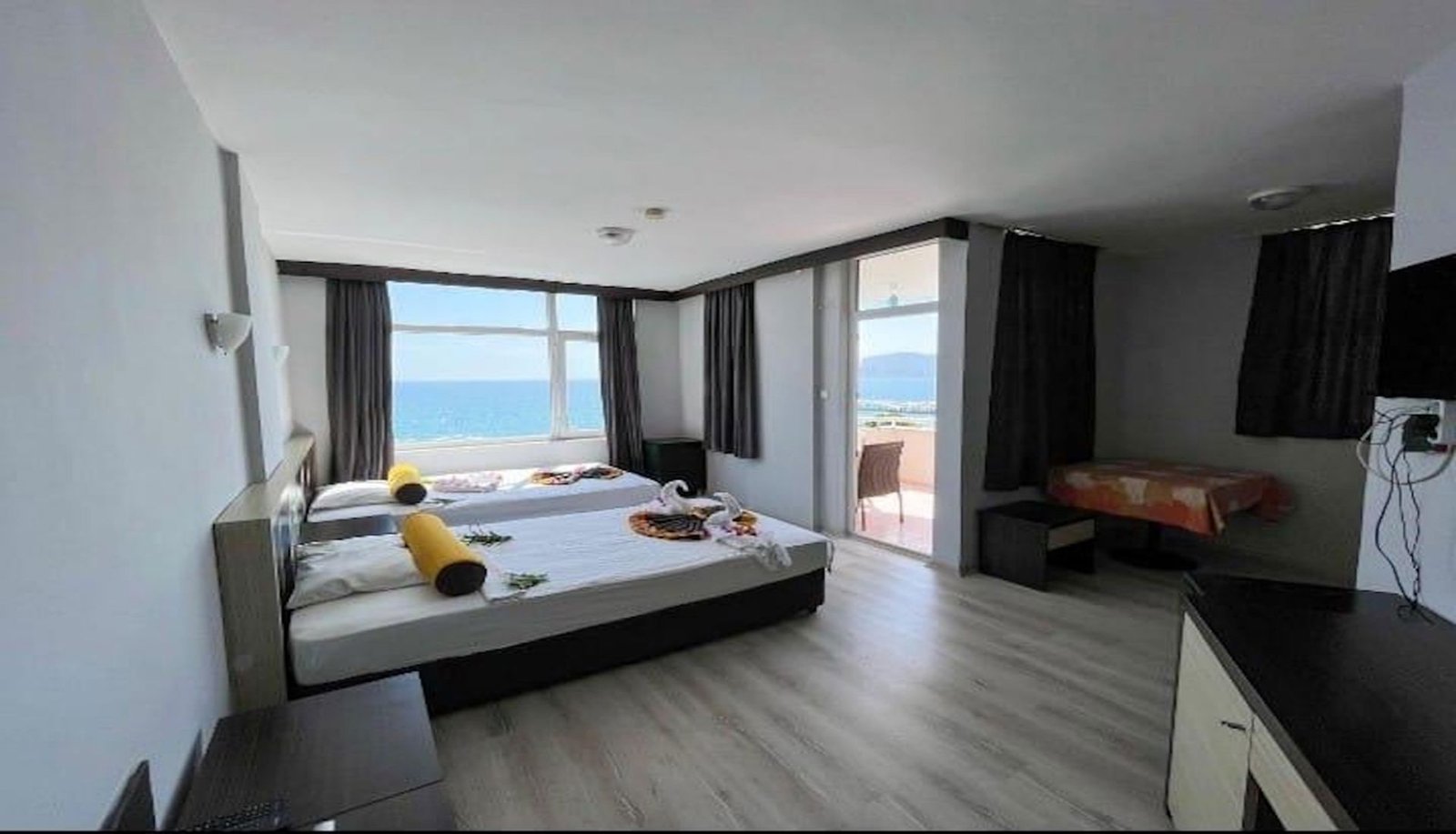 luna beach; bylunabeach; bylunabeachotel; lunabeach; lunabeachotel; lunabeachotel